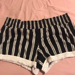 Faded Black and White Stripped Short Shorts 🐝